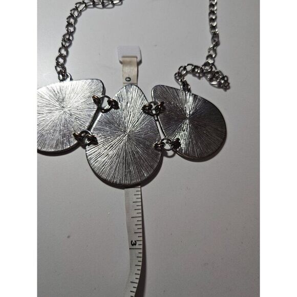 *Sale* Silver tone necklace with black and white pendant - Picture 8 of 11